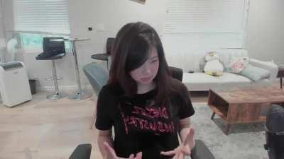 Mayumi querendo ser peituda...