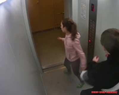 Çocuk neden bu kadar korkmuş acaba