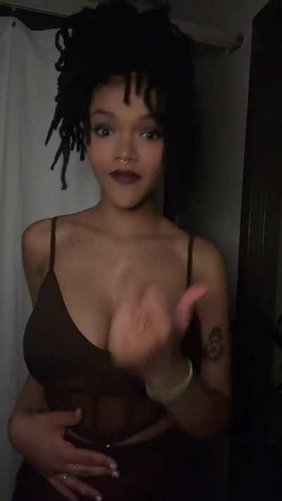 Anyone like black big tiddy goth girls?