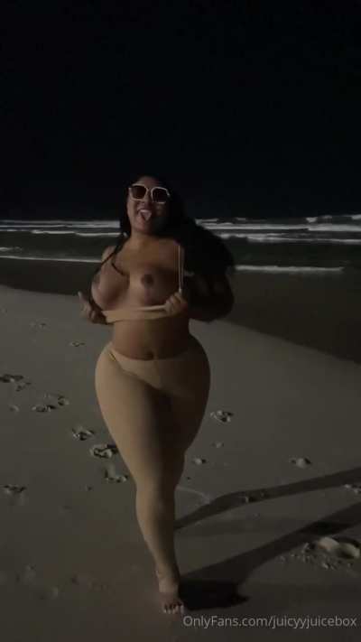 Juicyyjuicebox Slo-mo beach flash
