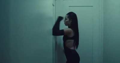 Maddy is so damn persistent, this scene had me screaming! 😂