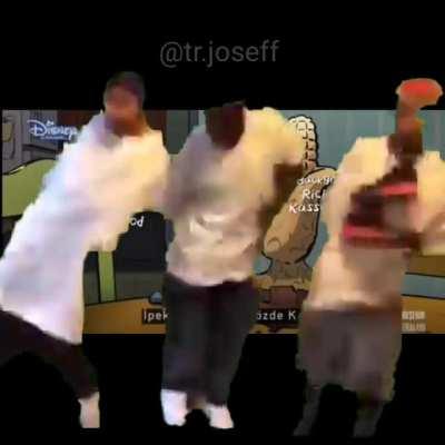 KOMIK DEĞILIM AKİL SAĞLIĞIM HIÇ IYI DEĞIL 4 DİL BİLMEME RAĞMEN EVDE TIKILIP ÇÜRÜMEYE TERK EDİLDİM LÜTFEN YARDIM EDİN