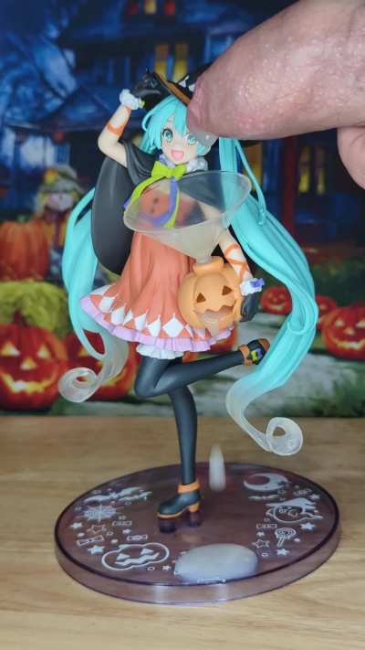Pumpin' in Miku's pumpkin (extended video in comments)
