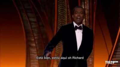 Segundos antes do tapa, Will rindo da piada de boaça mas a jada ficou com cara de cu.