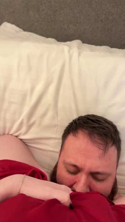 She can’t stop twitching her feet when I give her the full service orgasm treatment 