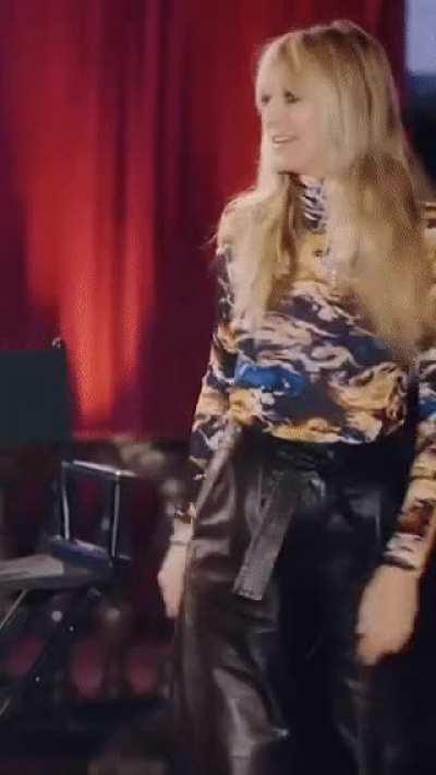 Rebecca & Heidi Twerking