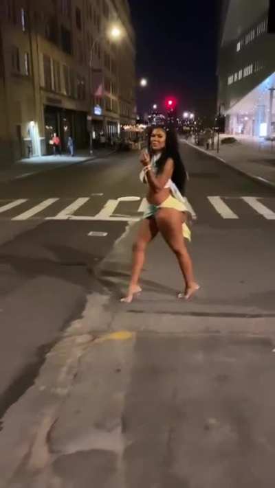 F^ck a pic, I need them cheeks lol