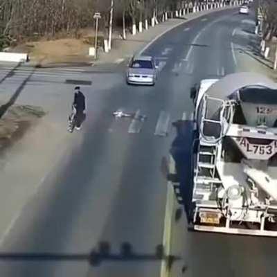 Он просто встал и пошел?!