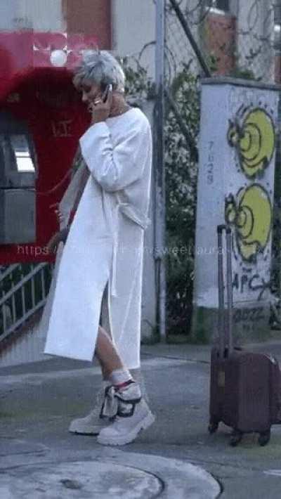 LAURA SAENZ YOU SEXY DIRTY GIRL 🍑🍑🍑 SWING THAT COCK FOR ME 💍💭🍆