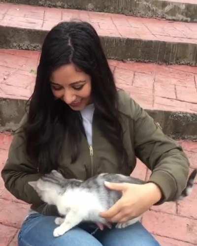 Sitting heavy with those double thick thighs...