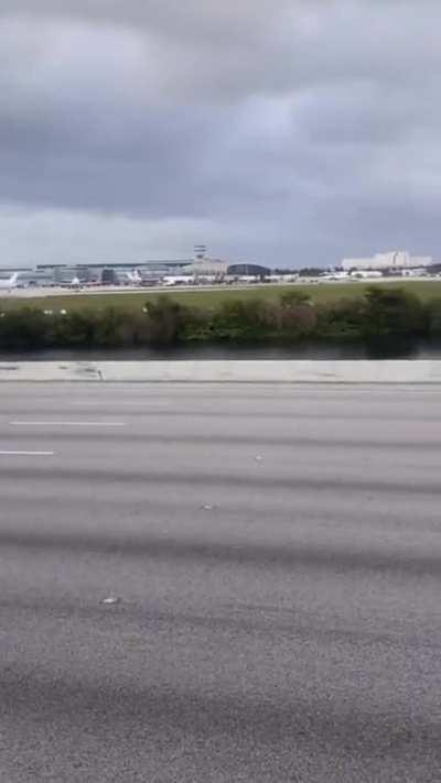 Bikers close the Highway and stop traffic flow in one of the most important parts of Miami.