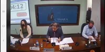 Hoje na sessão da Câmara de Vereadores em Canela, o vereador Alberi Dias sugeriu pulverizar a cidade com avião de álcool gel.