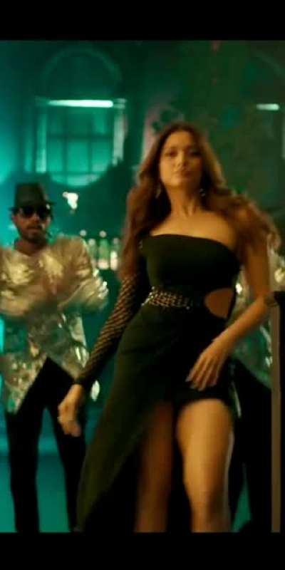 Those jiggling thighs 🤤 🤤 🤤