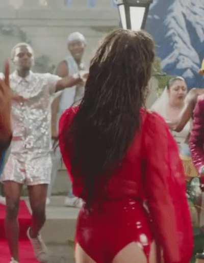 Hailee Steinfeld has the most delicious ass cheeks