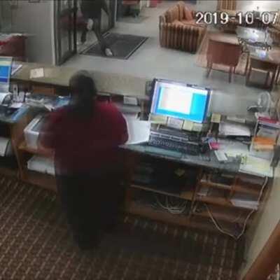 Stupid robber demands his gun after it gets snatched by the receptionist