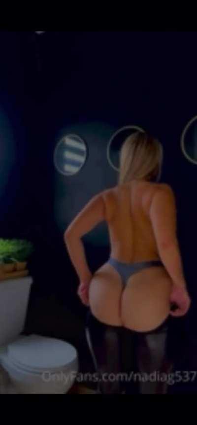 Les comparto este video del only de Nadia 