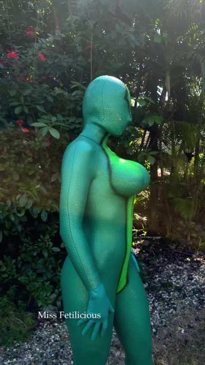 Snake in the jungle 🐍🌴
