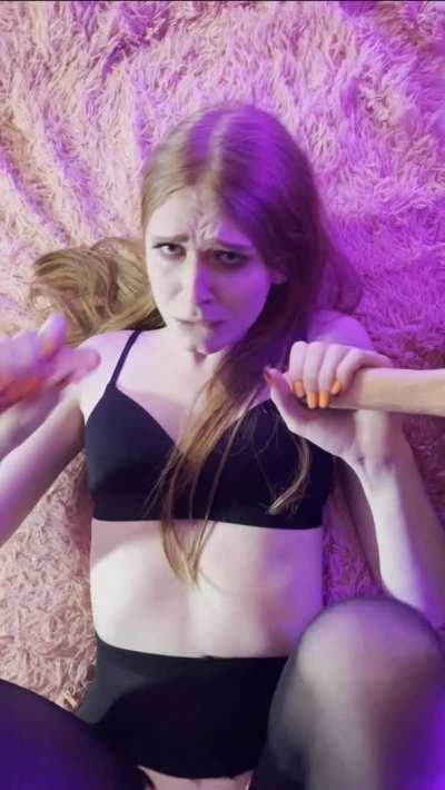 Stretch me daddy 🥵