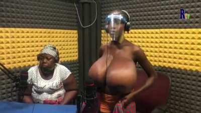 🤧What is that big breast doing in a radio studio😨😮😮😮