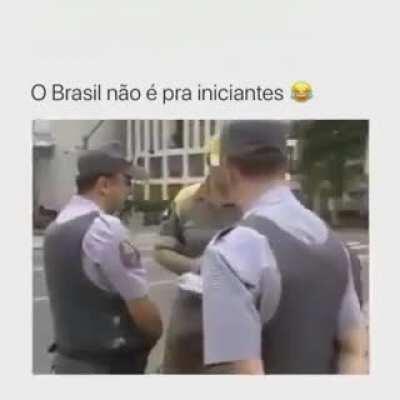 Brasil, a única e legítima indústria de multas.
