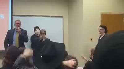 Intelectuais SJW apresentando seu melhor argumento filosófico sobre como a biologia básica é transfóbica!