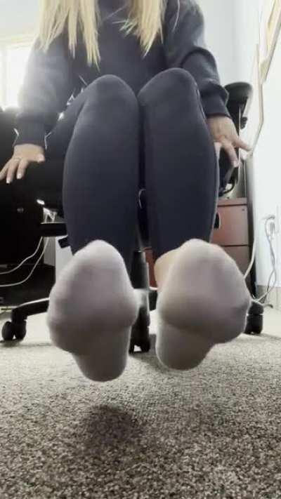 Hope my sweaty feet make your friday even better🥰