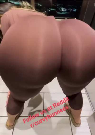 This sexy redbone goes by Model (amber dymes) has been lit these past months we got footage to show you this hear. Can you count how many claps you witness 💥👀