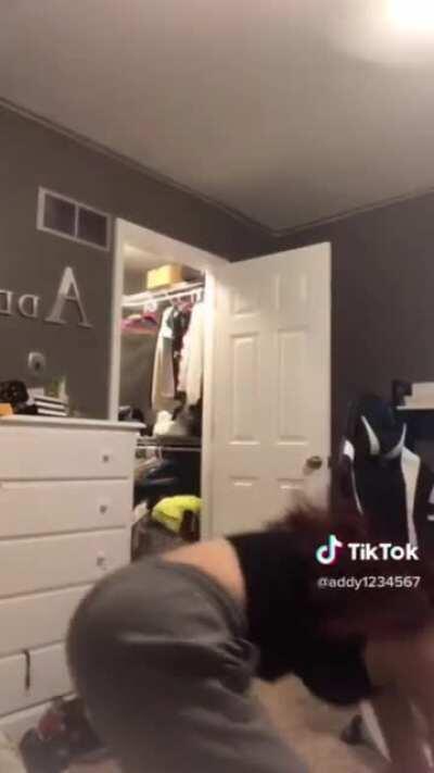 Love this woman's ass! I wanna cum inside her so much!