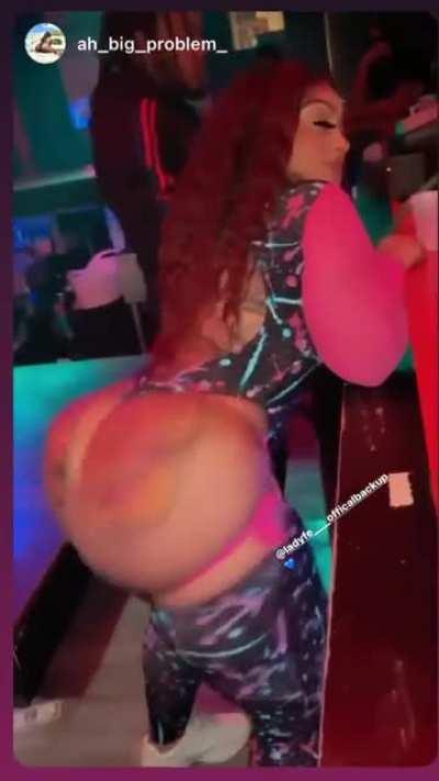 Love when big cheeks are nicely decorated