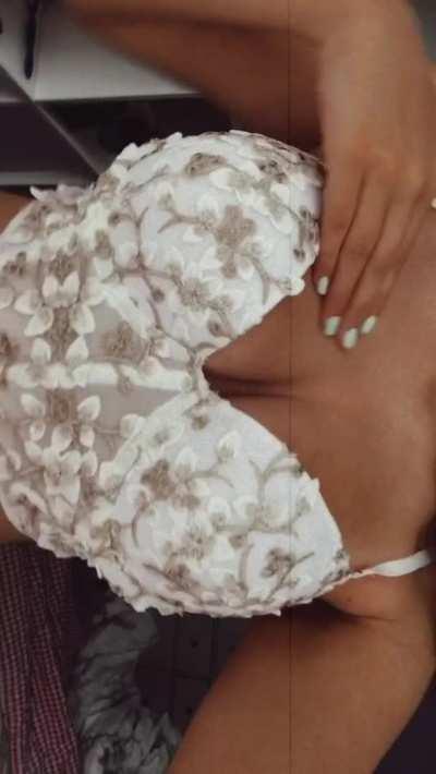 Would you let me be your Persian Fuckdoll? Don‘t tell my parents! 🤫