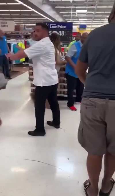 Fight breaks out at Walmart 