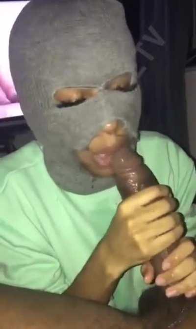 Robber caught had to suck dick to make it home