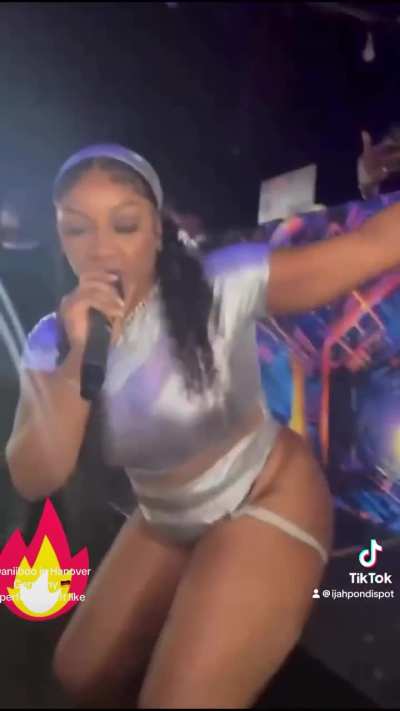 Daniiboo performing in Hannover Germany