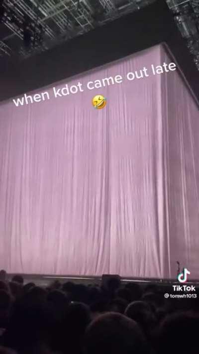 These UK crowds bruh💀💀