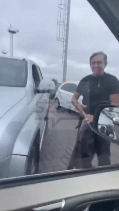 Golpes e insultos en el estacionamiento del Unicenter de Martínez: La discusión fue por un lugar para estacionar