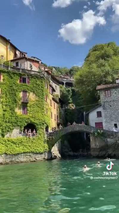 Video of frank in Italy (via @cashmoneyman7 on tik tok)