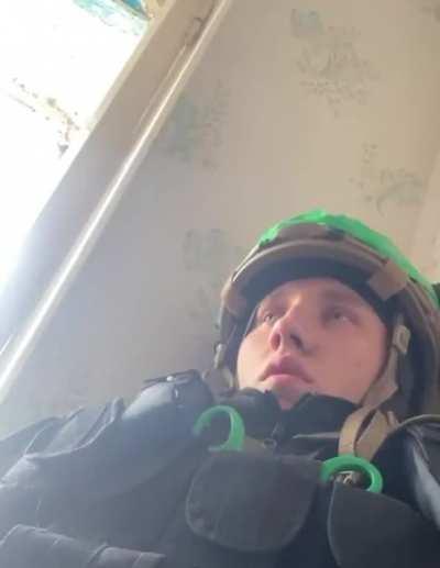 RU POV Ukrainian soldiers moving in the western suburbs of Bakhmut