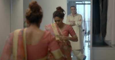 Urmilla Kanetkar Kothare in RaanBaazaar S01E04