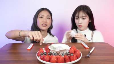 Mimi Arin eat stuff part 2