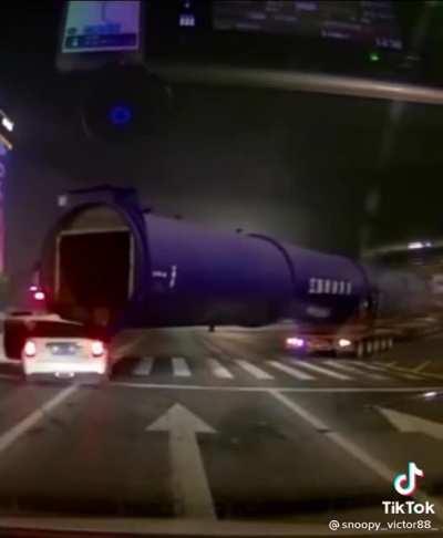 А вот если бы повесил красную тряпочку на край конструкции...