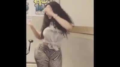Deelishis Dancing To Hotline Bling