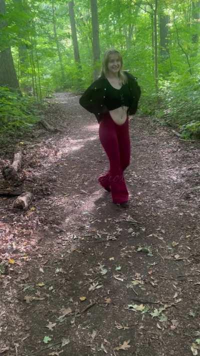 Apple bottom make him want a bite!