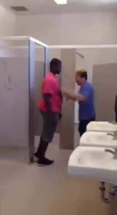 luccas neto brigano😳