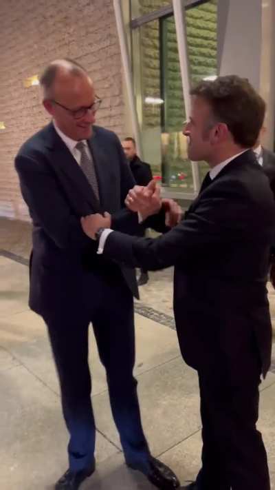 Now THAT is a handshake that doesn't scream insecurity