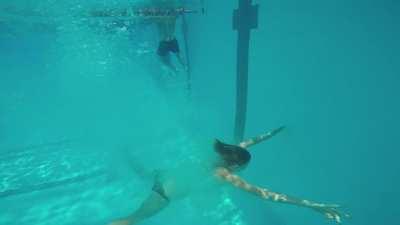 WCGW by Dive spinning in a swimming pool