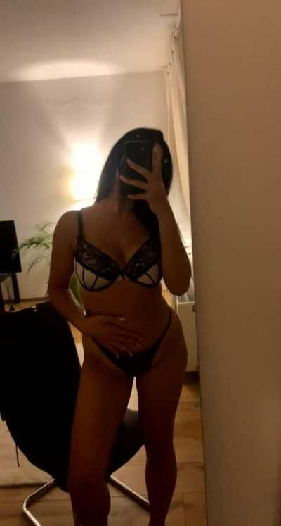 I need some older men to show me how to have fun🙈 (19 years old)