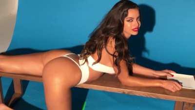 A beautiful woman in a beautiful position 🍑