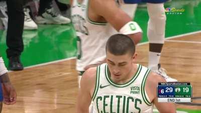 [Highlight] Payton Pritchard who signed a $30m extension with the Celtics gives himself a 4-point play opportunity at the buzzer to end the first quarter!
