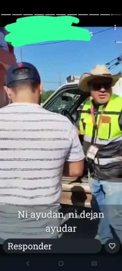 Gente del ayuntamiento de poza Rica bloquea un convoy con ayuda para los afectados
