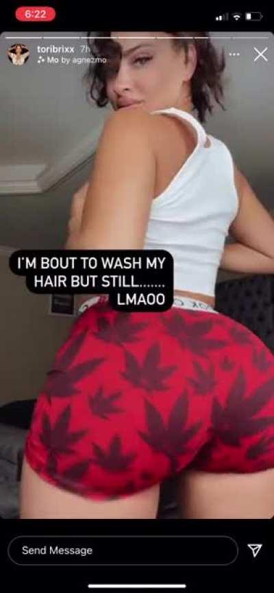 Tori Brixx (@toribrixx)